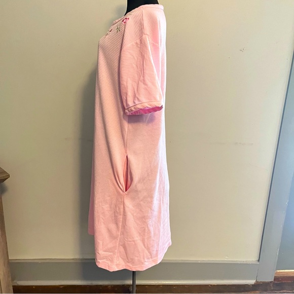 U4 Pink zip up Robe waffle fabric embroidered floral calf length Sz M/L? - Picture 4 of 5
